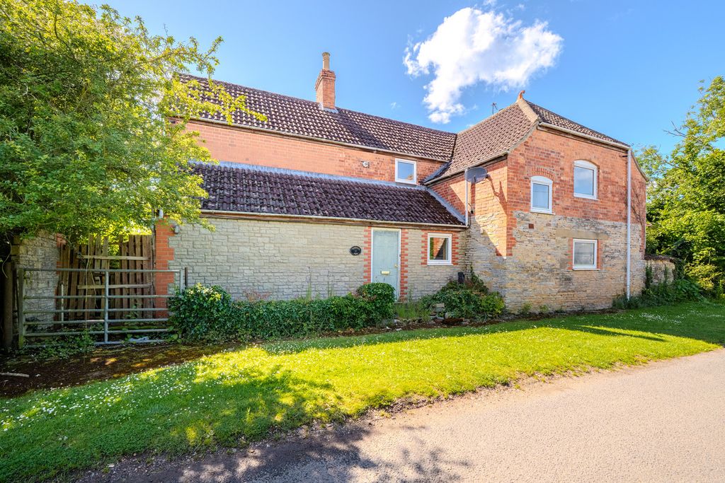 Property photo 3 of 46