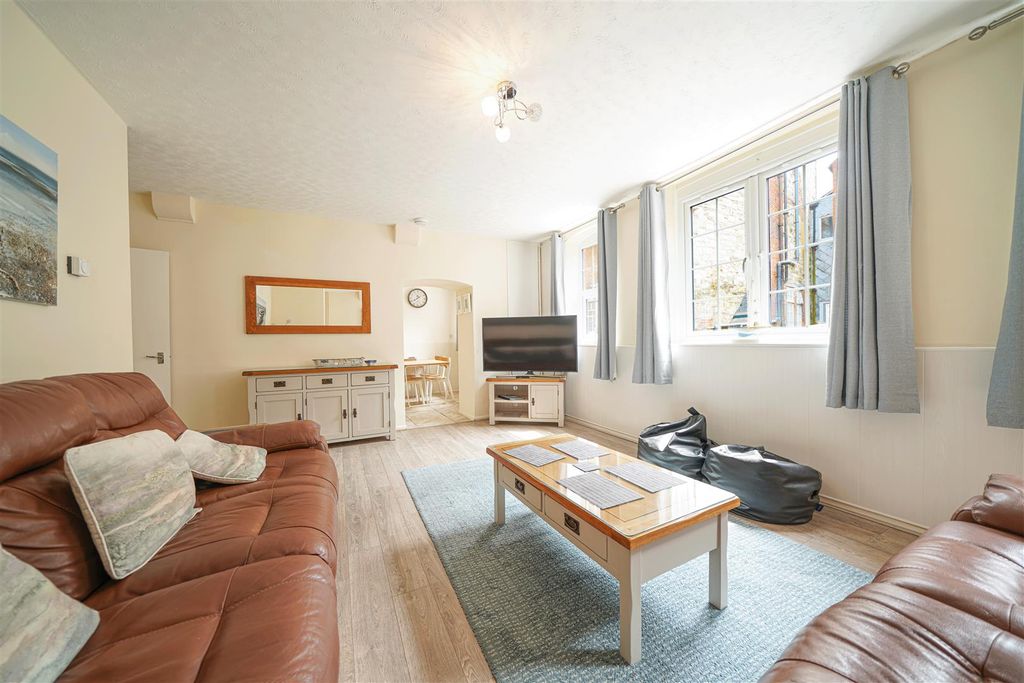 Property photo 1 of 10 Lounge2.Png