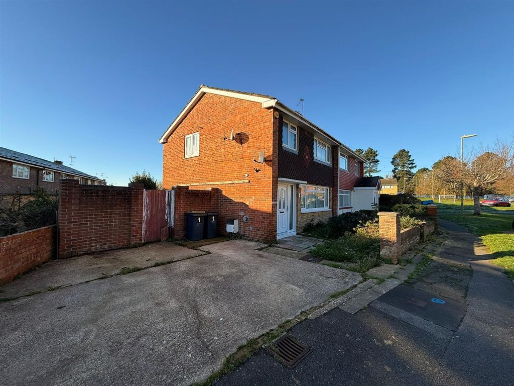 Property photo 1 of 19 Driveway.Jpeg