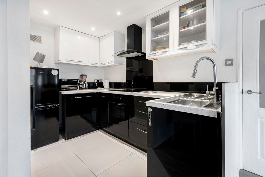 Property photo 2 of 14 Kitchen