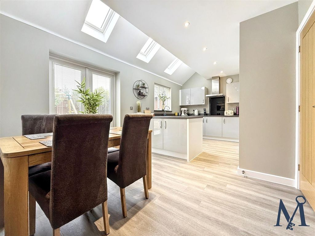 Property photo 2 of 25 Kitchen Diner