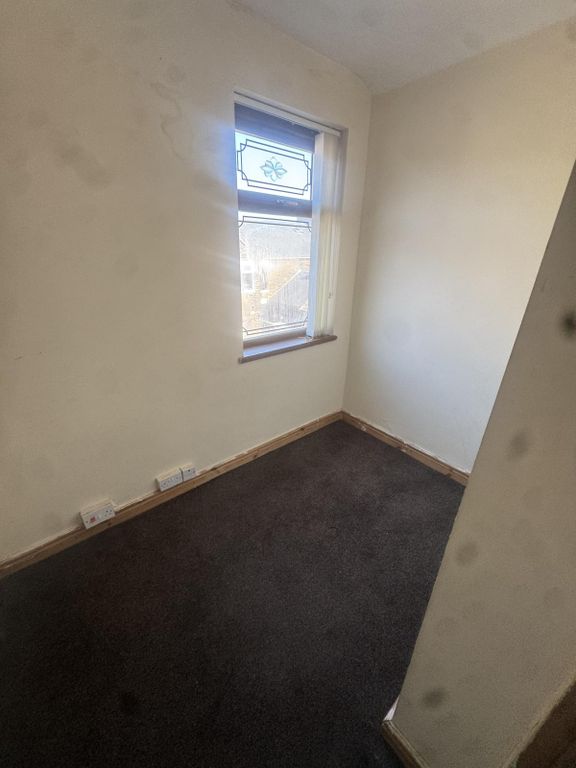 Property photo 3 of 9 371F805A-6E3C-4Ea4-Ae09-21A9306476D2