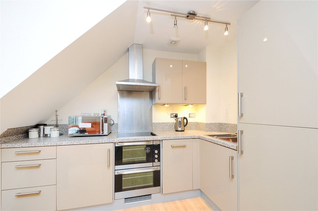 Property photo 3 of 7 Kitchen