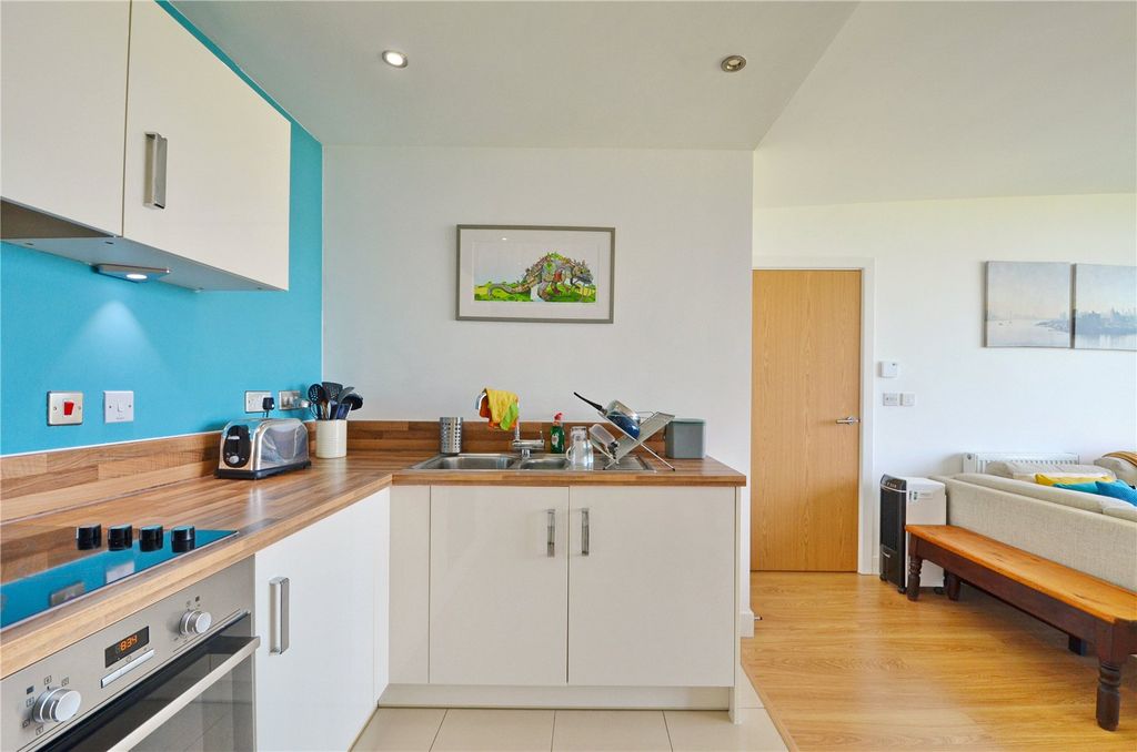 Property photo 3 of 15 Picture No. 01