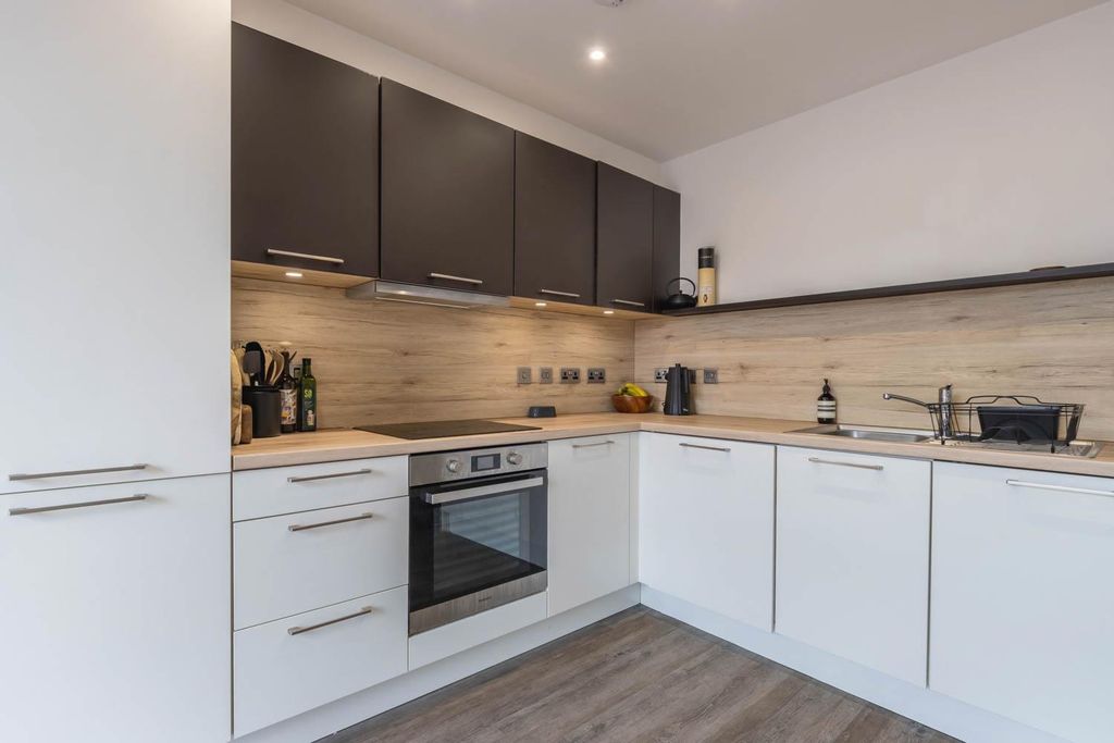 Property photo 2 of 10 Kitchen