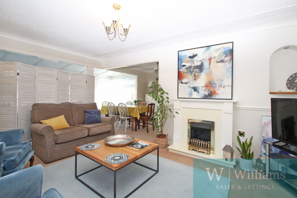 Property photo 2 of 13 Lounge