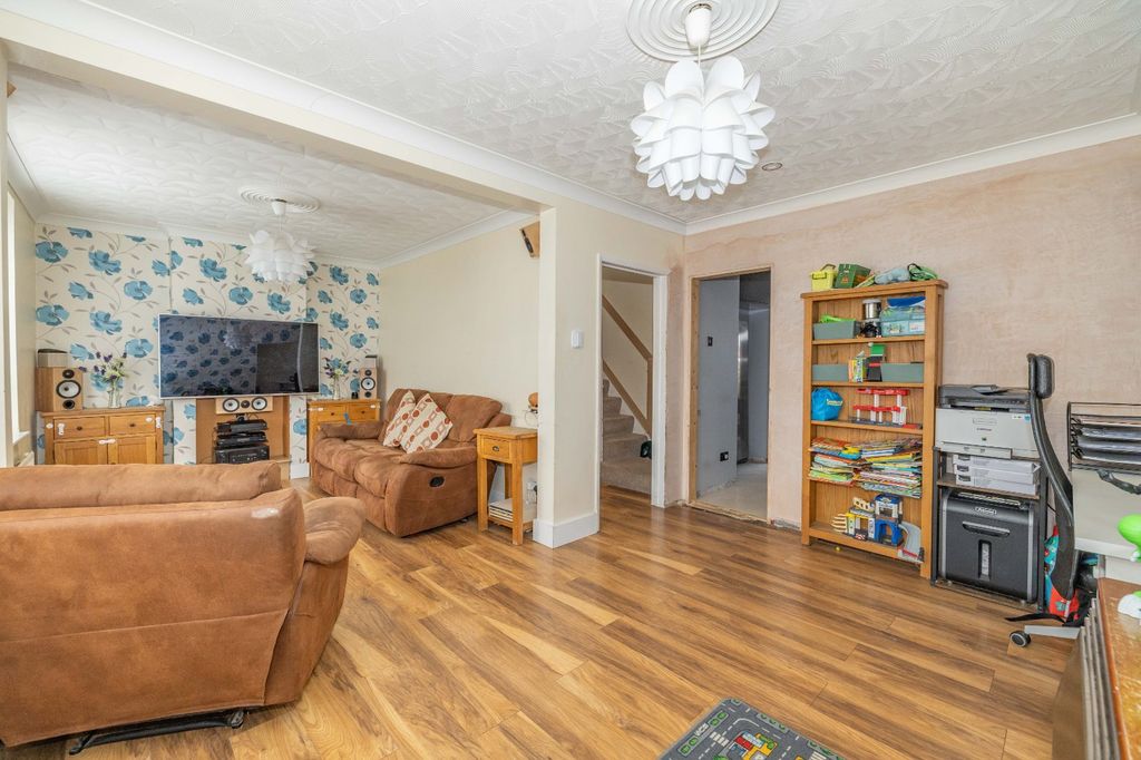 Property photo 3 of 12 Picture 3