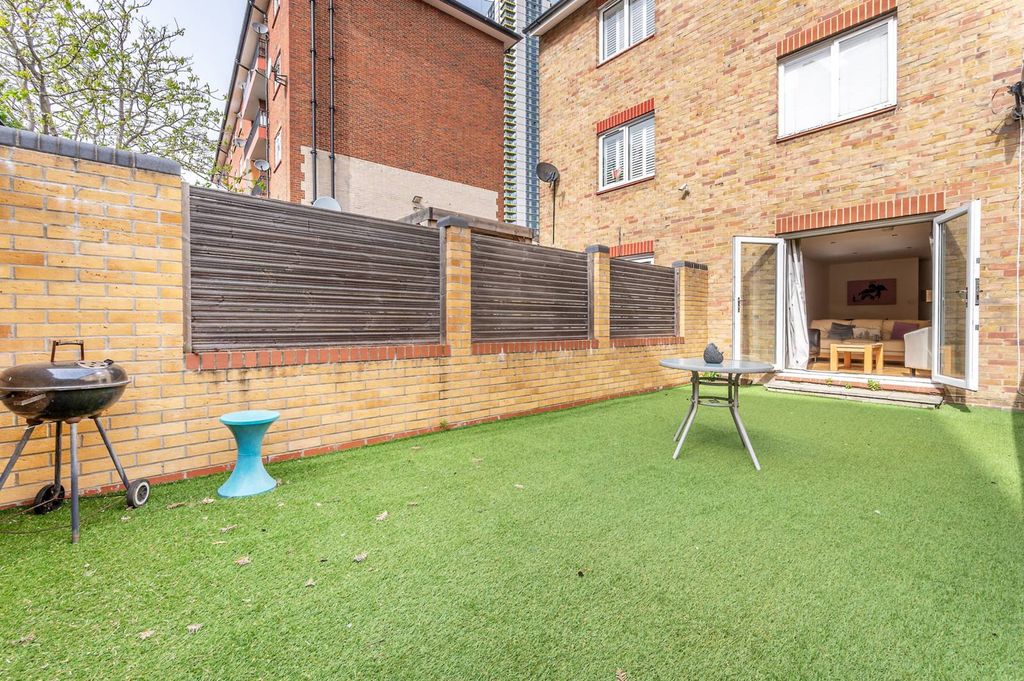 Property photo 2 of 20