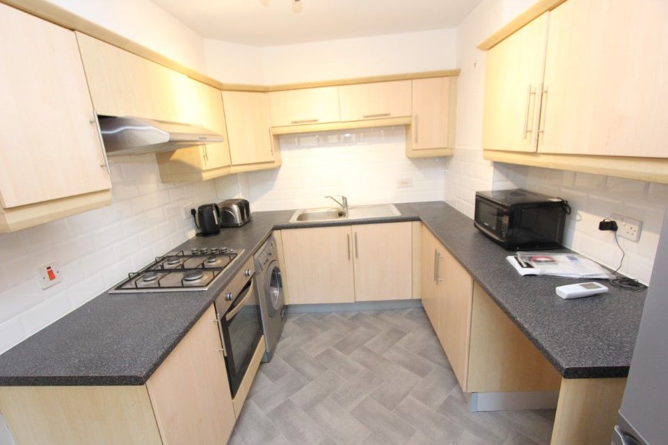 Property photo 3 of 10 Kitchen