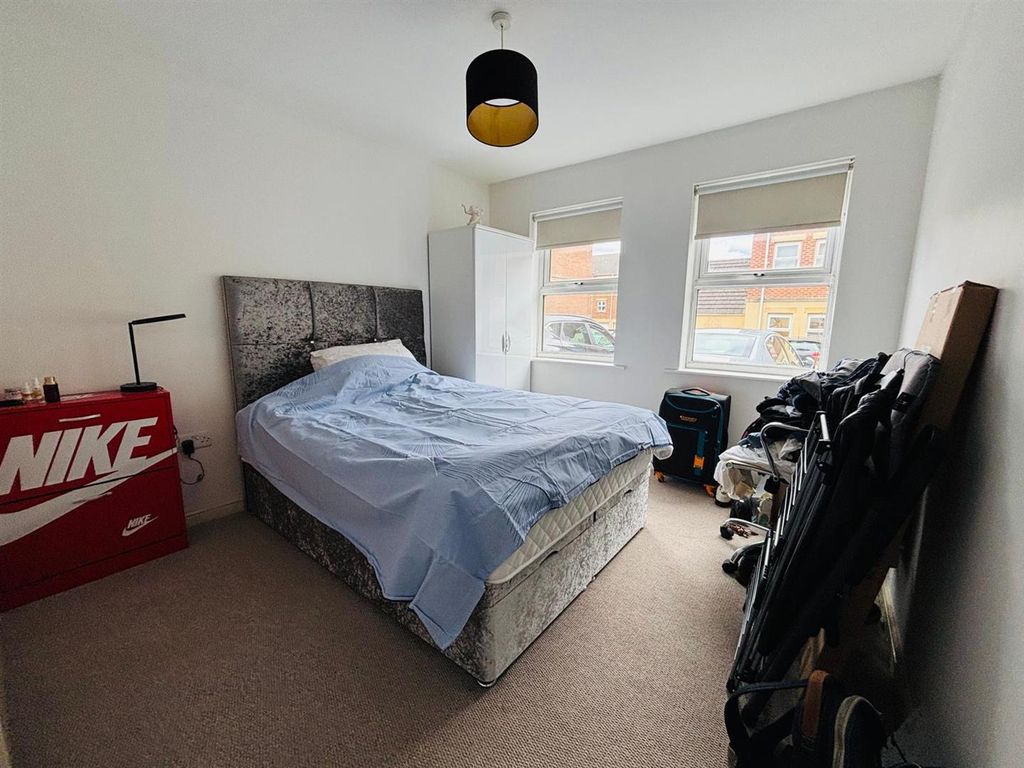 Property photo 3 of 10 Bedroom One: