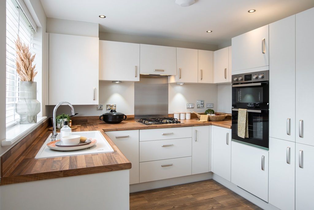 Property photo 2 of 10 Beautifully Designed With Ample Storage