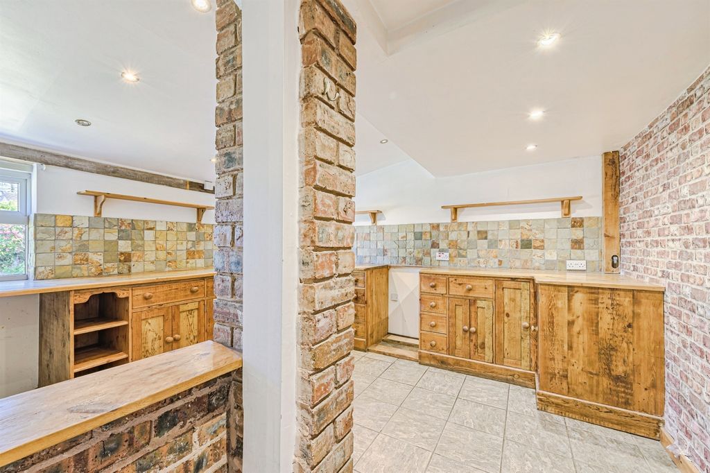 Property photo 3 of 20