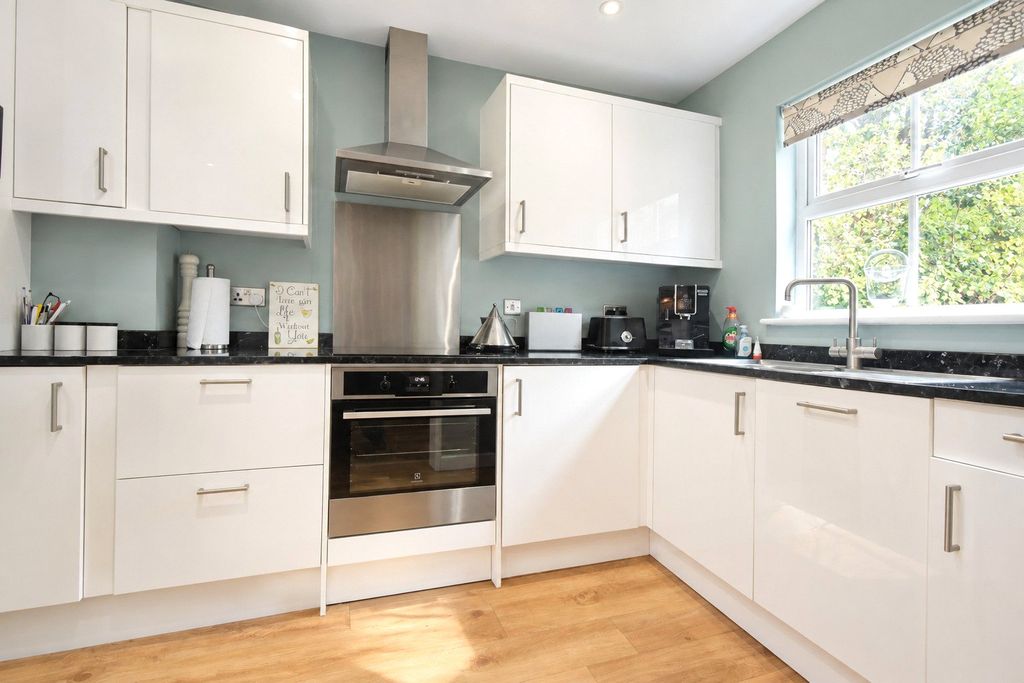 Property photo 2 of 13 Picture No. 12