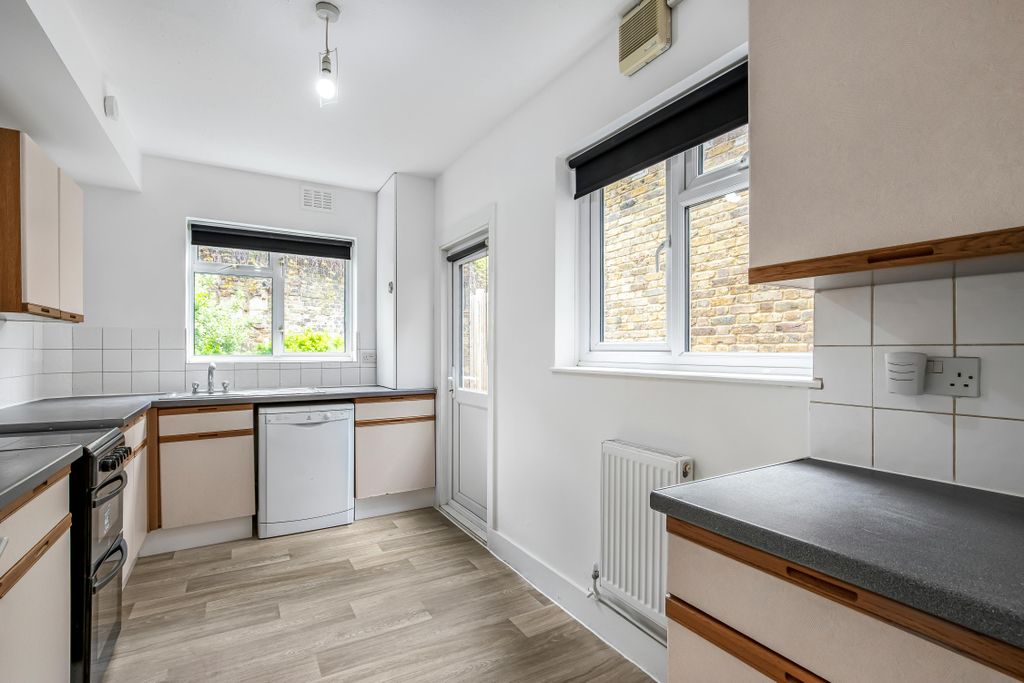 Property photo 3 of 12 Kitchen