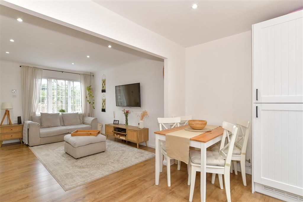 Property photo 3 of 12 Kitchen/Dining Area