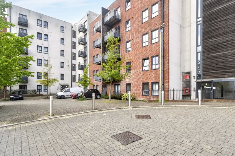 Property photo 1 of 7 Photo 7