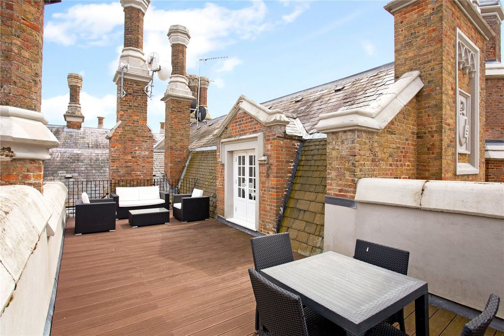 Property photo 3 of 12 Roof Terrace
