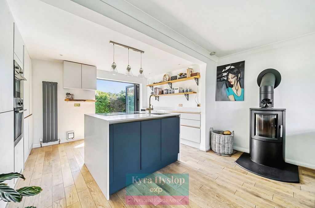 Property photo 3 of 24