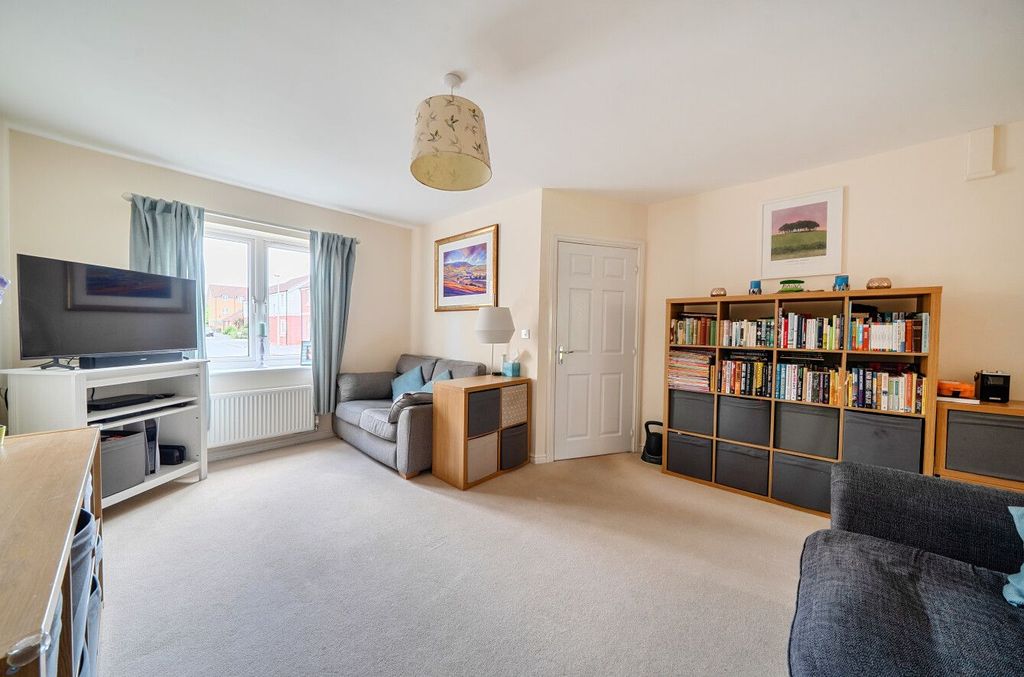 Property photo 2 of 12
