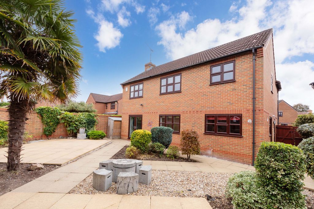 Property photo 3 of 30 7 Earlsfield-3