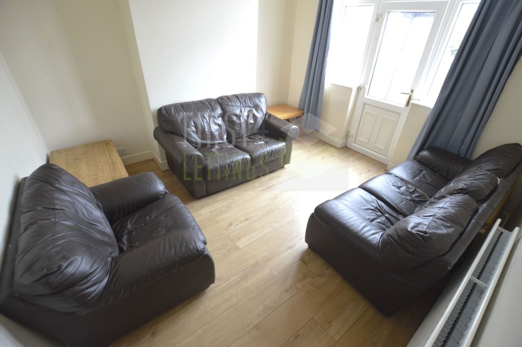 Property photo 2 of 17 Photo 15