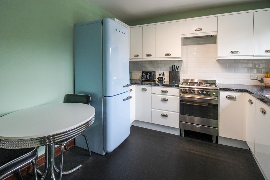 Property photo 3 of 17 Kitchen