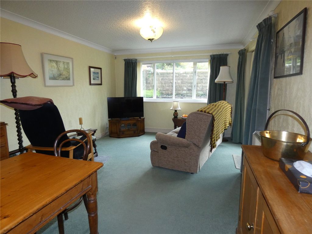 Property photo 3 of 9 Lounge