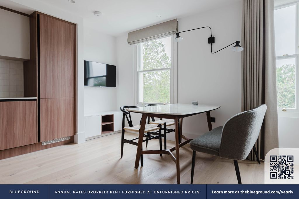 Property photo 3 of 16 Dining Area