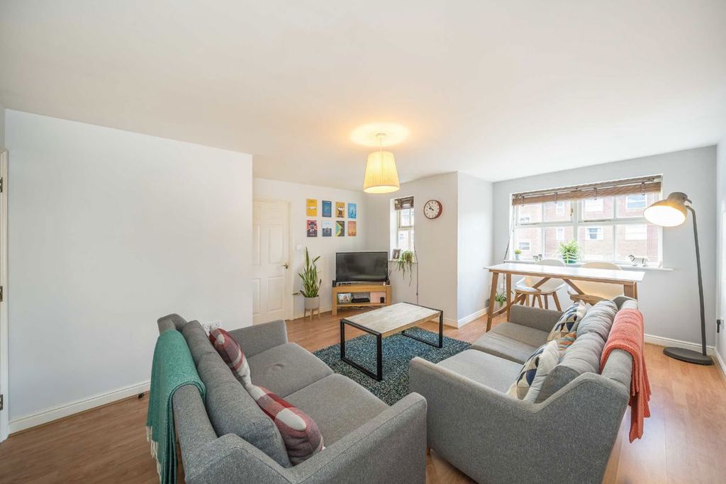 Property photo 2 of 6