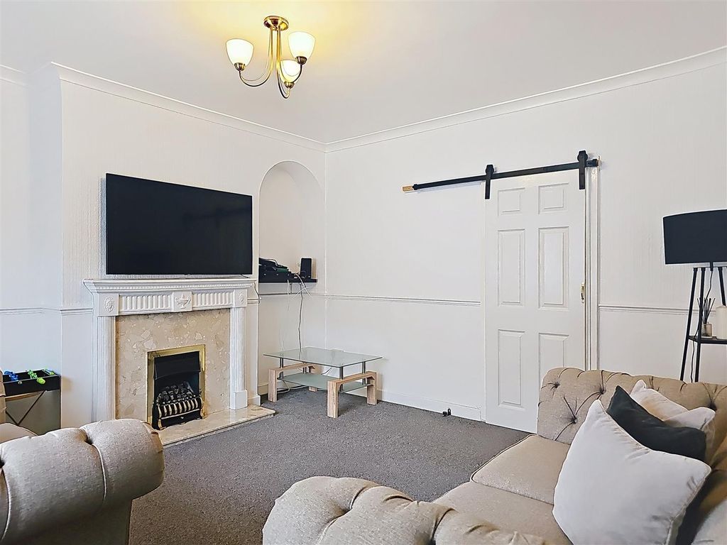 Property photo 3 of 10 Lounge.Jpg