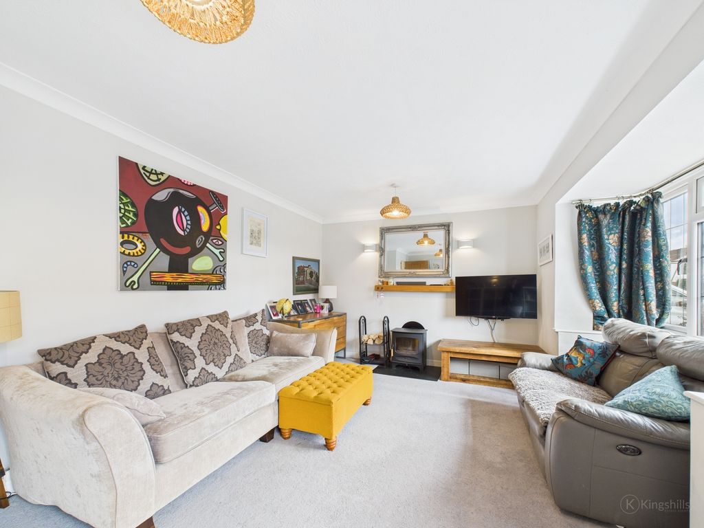 Property photo 3 of 19 Living Room