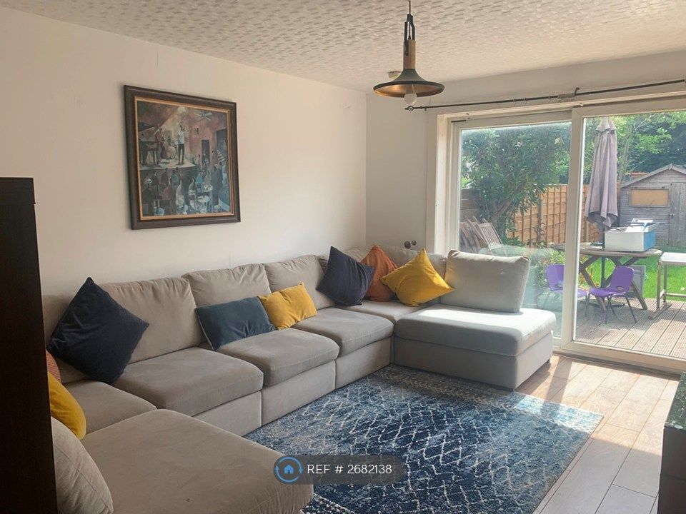 Property photo 2 of 18 Living Room