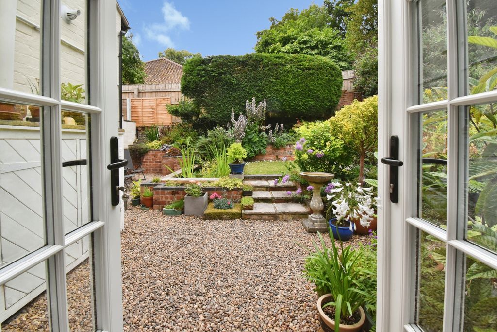Property photo 2 of 22