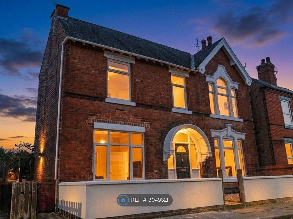 Property photo 1 of 32
