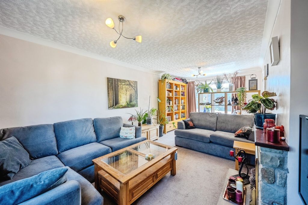 Property photo 2 of 32