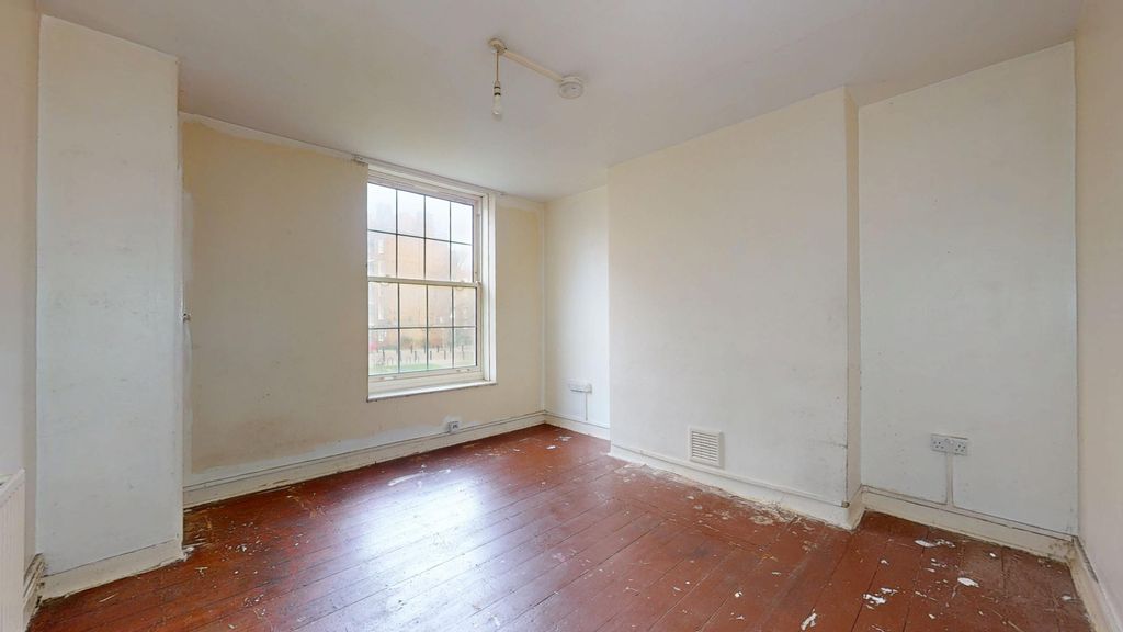 Property photo 2 of 12 Flat 11 Marden House, Pembury Estate, Hackney, London, E8 1Az