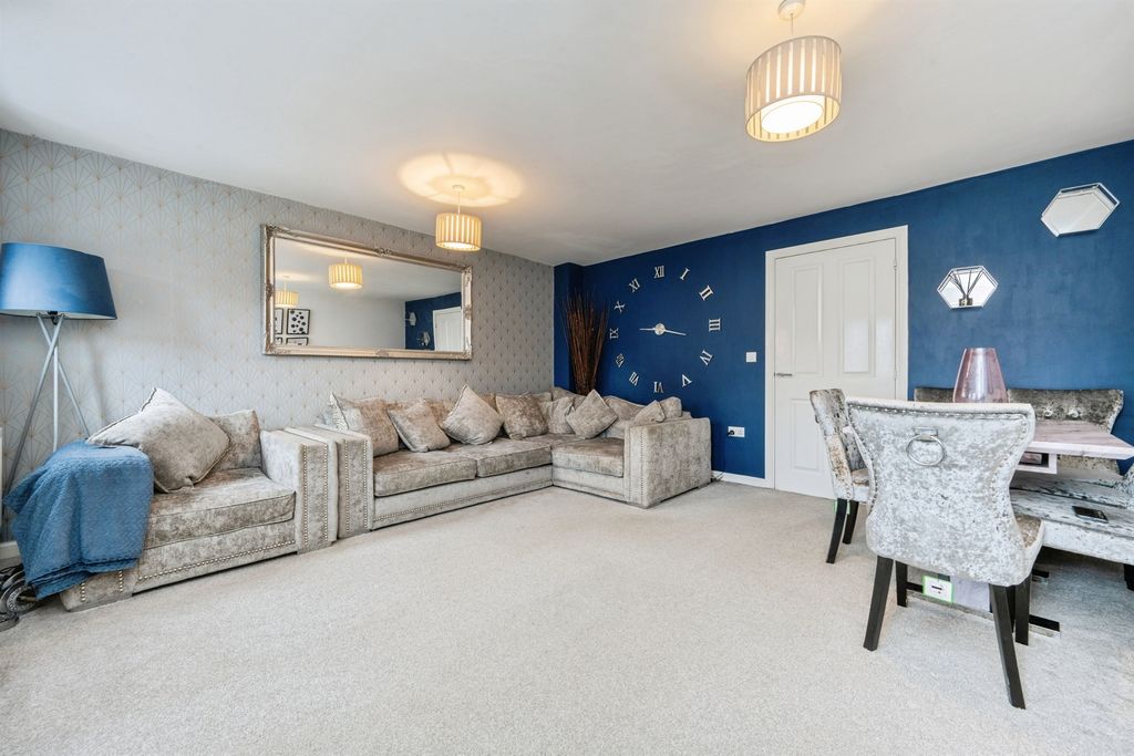 Property photo 2 of 21