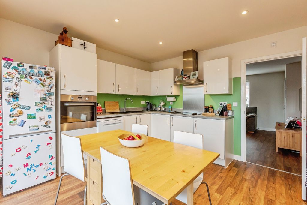 Property photo 3 of 19 Kitchen