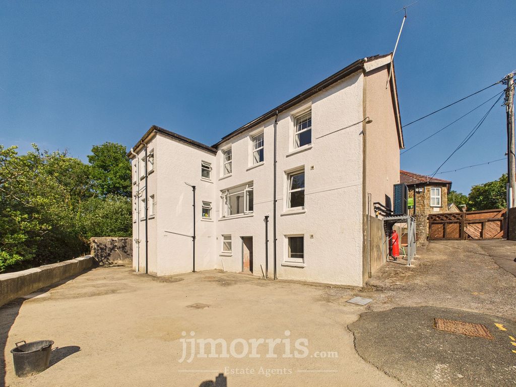 Property photo 2 of 26