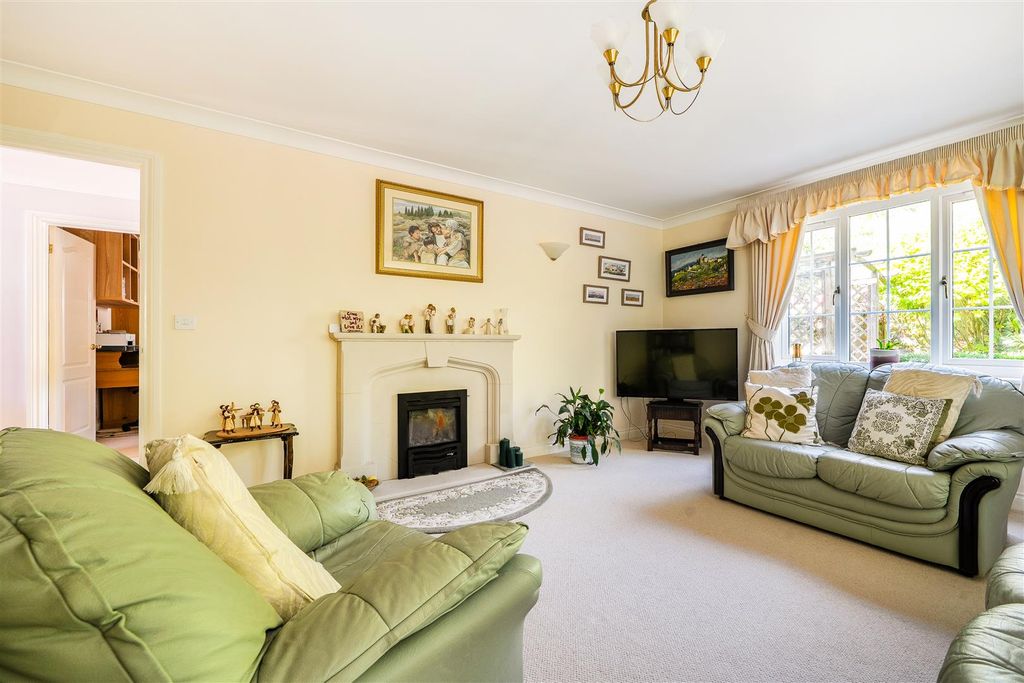 Property photo 3 of 20 Sitting Room