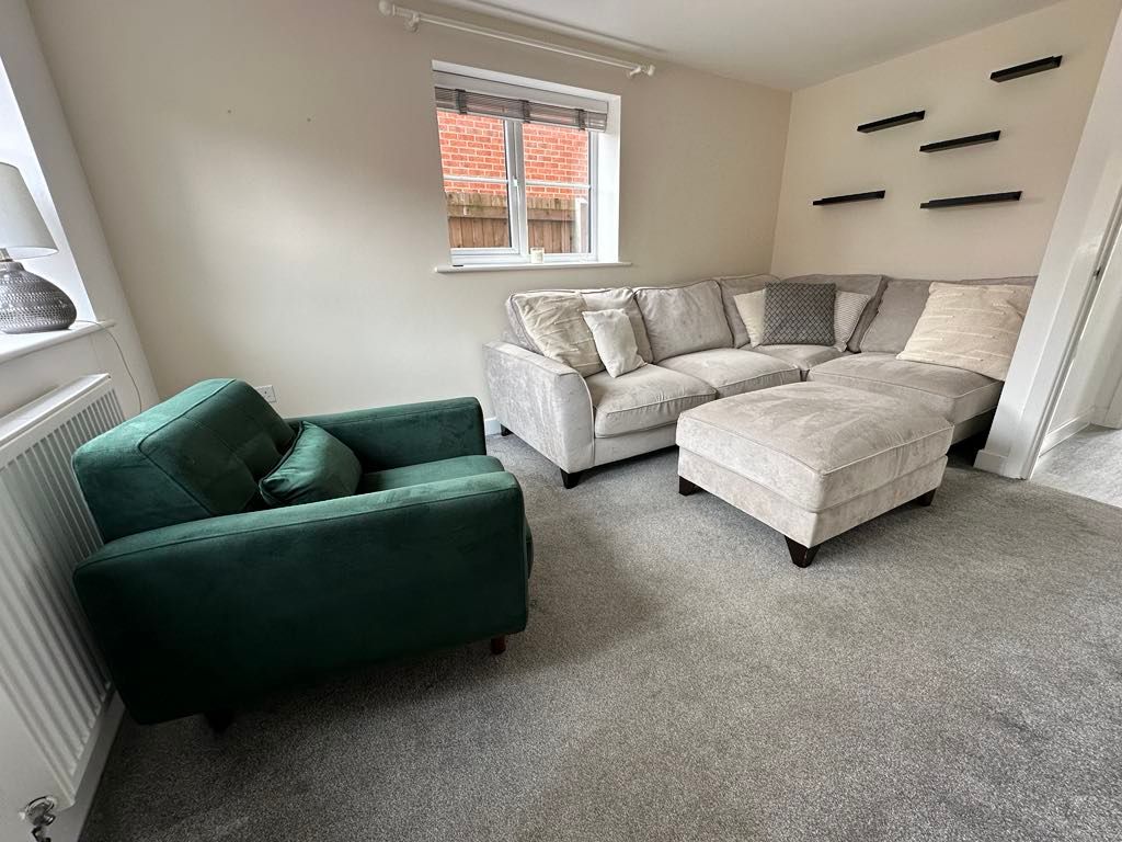 Property photo 3 of 12 8A98A9B9-9Be1-4c43-Bb98-8Ec4c59F40Cf