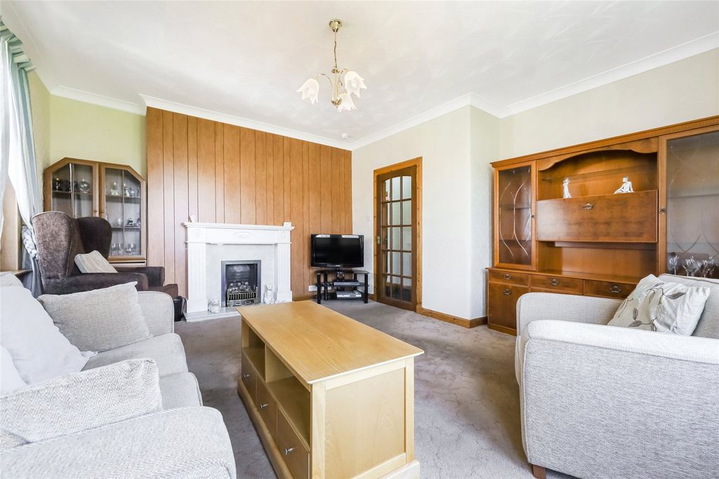 Property photo 3 of 16 Liviung Room