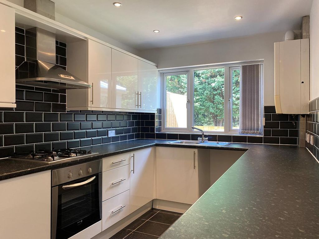 Property photo 3 of 30 Kitchen