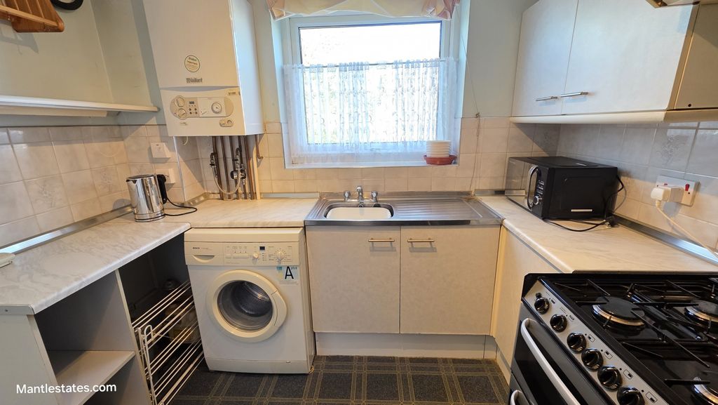 Property photo 3 of 16 Kitchen