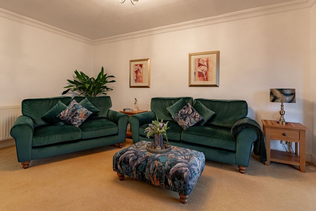 Property photo 3 of 37