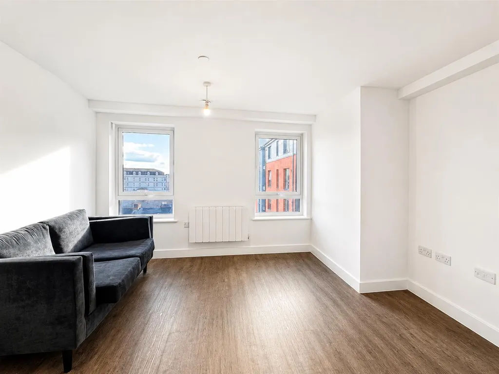 Apartment in Reading, Whitley - More