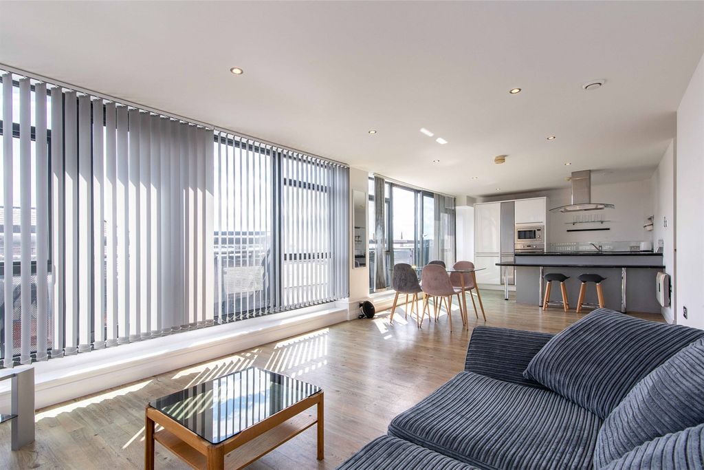 Property photo 1 of 10 (Main)