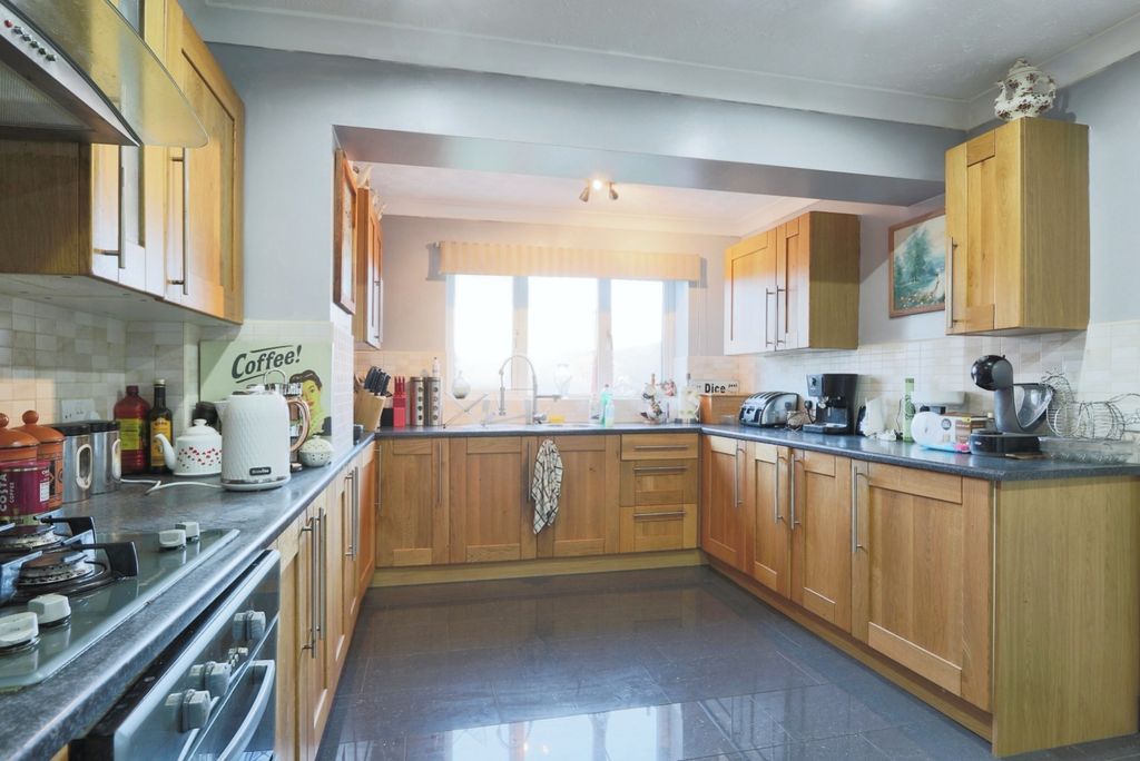 Property photo 2 of 20 3234736