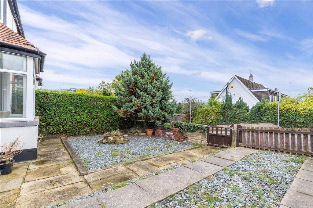 Property photo 2 of 17 Front Garden