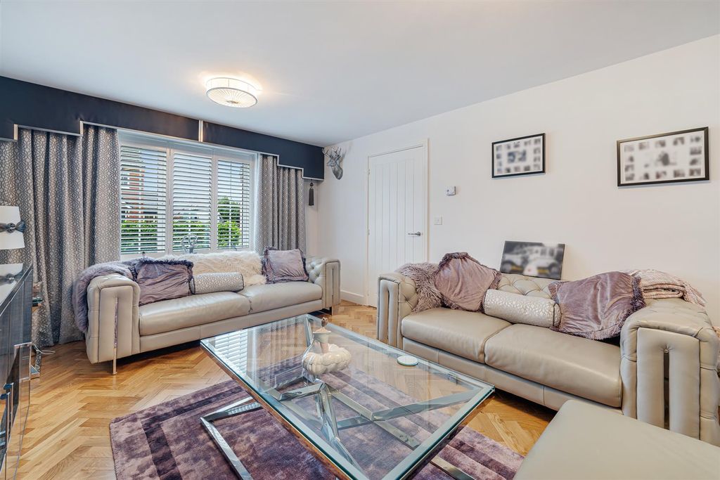 Property photo 2 of 31 27 Newhall Road  (14 Of 50).Jpg